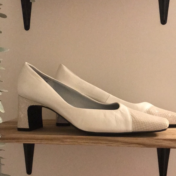 Vintage Shoes - Vintage Bellini leather pumps white pearl 10M